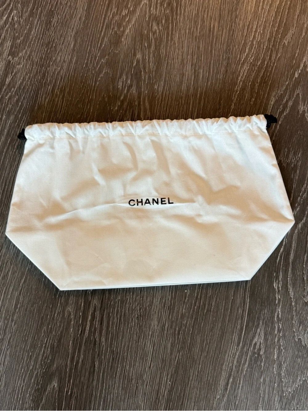 CHANEL White Drawstring Cosmetic Dust Pouch